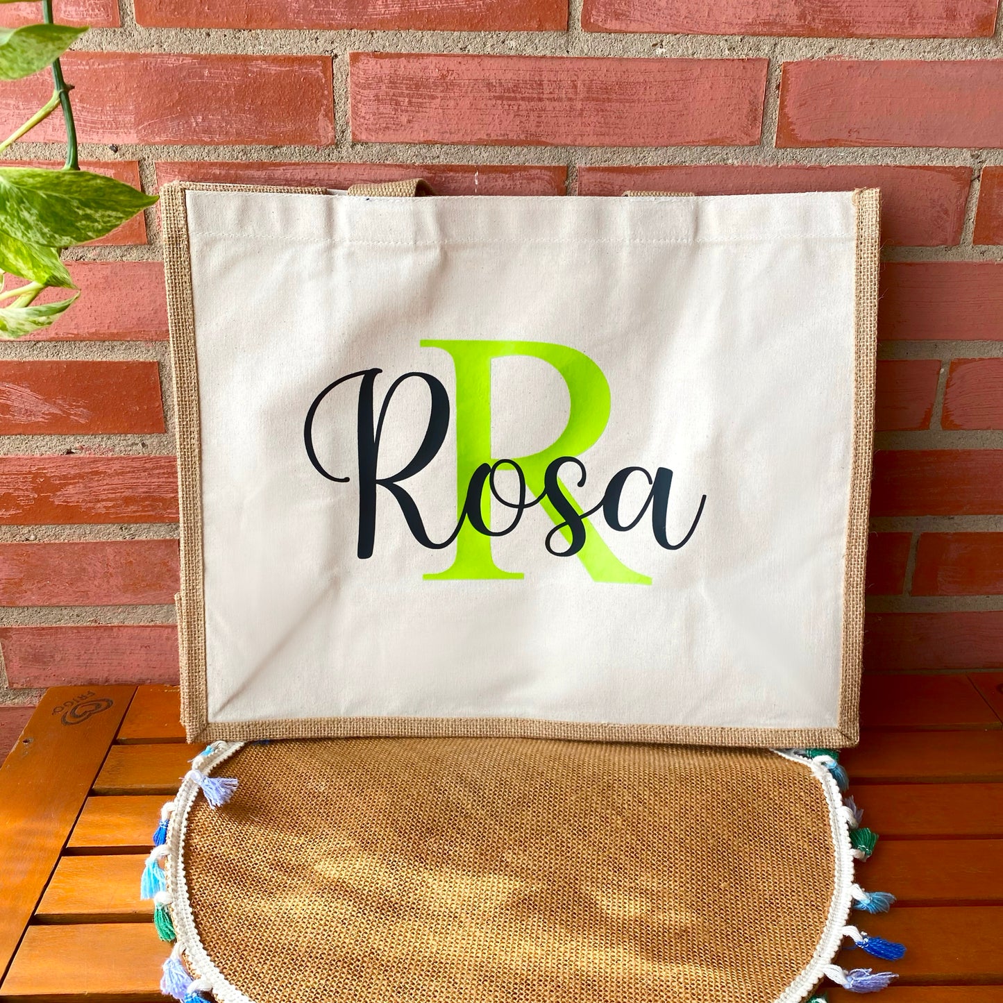 Bolso de algodón personalizado con nombre en vinilo,ideal para playa o piscina, hecho con materiales reciclados.