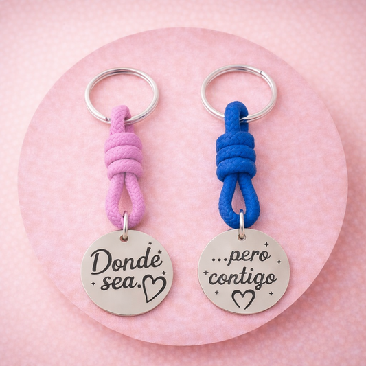 Pack de 2 Llaveros Personalizados “Donde sea… pero contigo” – Acero Inoxidable – Regalo de Pareja o Amistad – Hecho a Mano por Handmade’s Victi