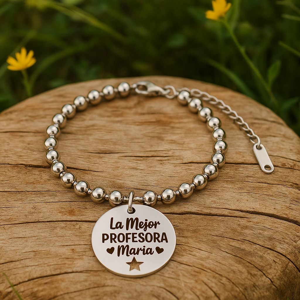 Pulsera personalizada “La mejor profesora” con nombre grabado y tarjeta para dedicatoria – Regalo fin de curso