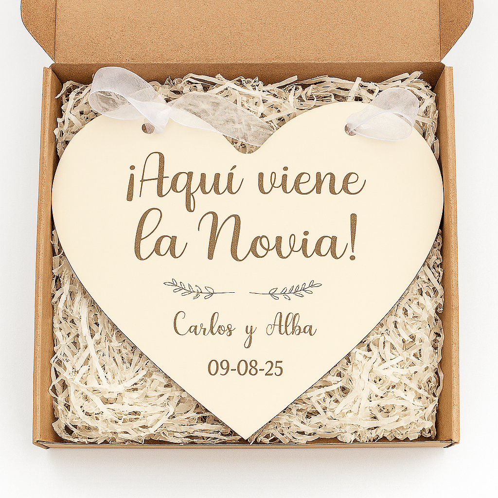 Cartel de boda en forma de corazón “¡Aquí viene la novia!”
