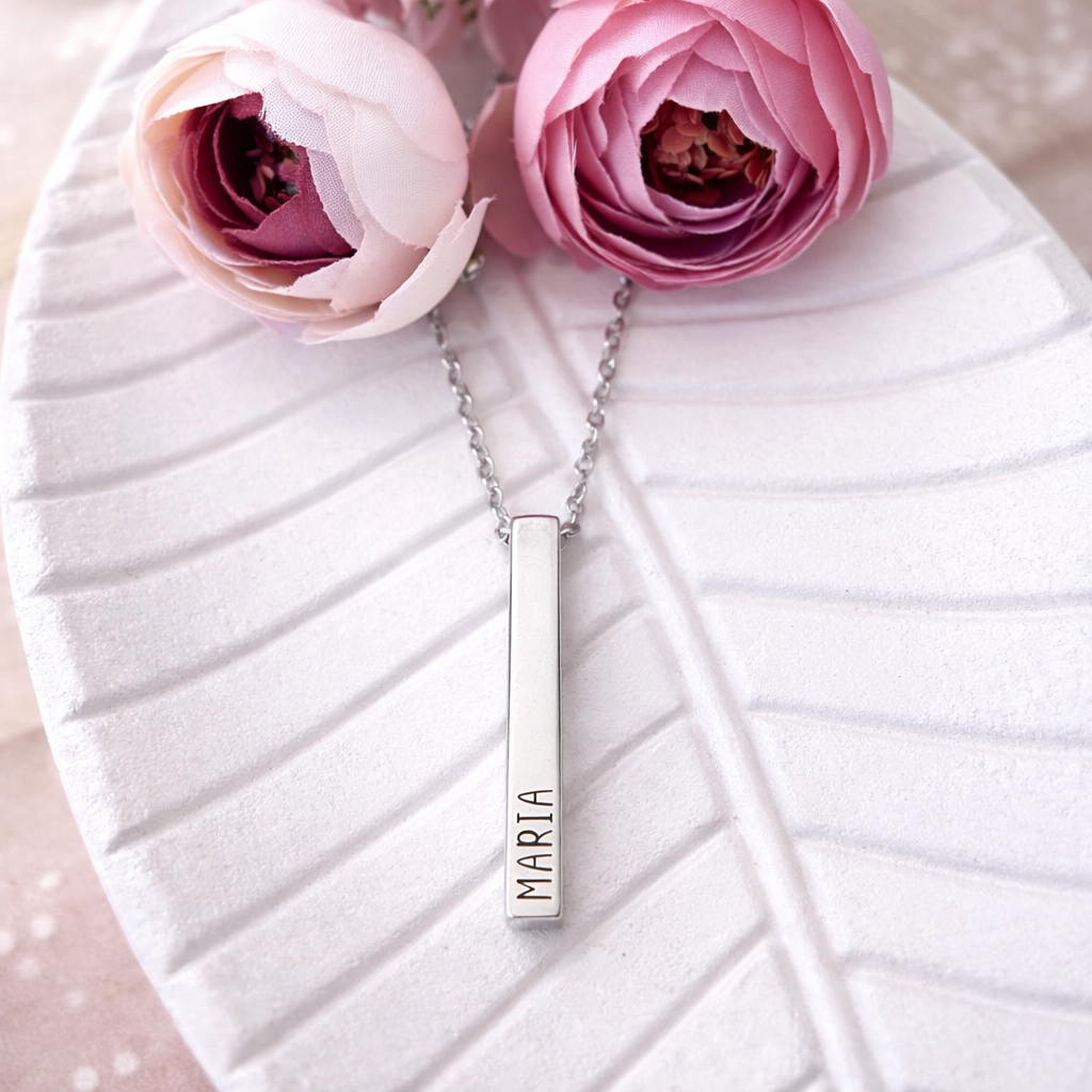 Gargantilla personalizada “Siempre contigo” – Un recuerdo grabado para siempre