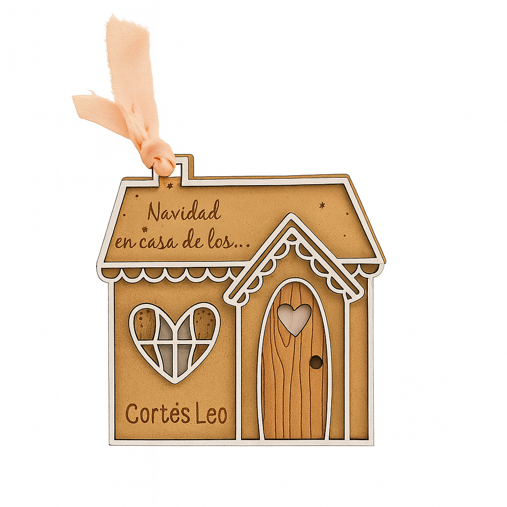 Casita de Navidad Personalizada en Madera – Adorno Familiar con Nombre – Hecha en España
