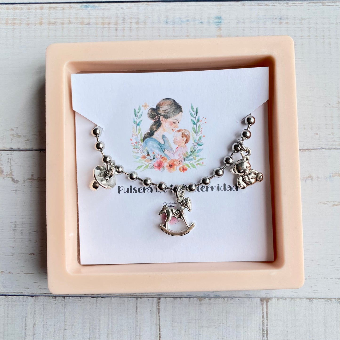 Pulsera de Acero Inoxidable “Mamá” – Un Regalo Especial para el Día de la Madre