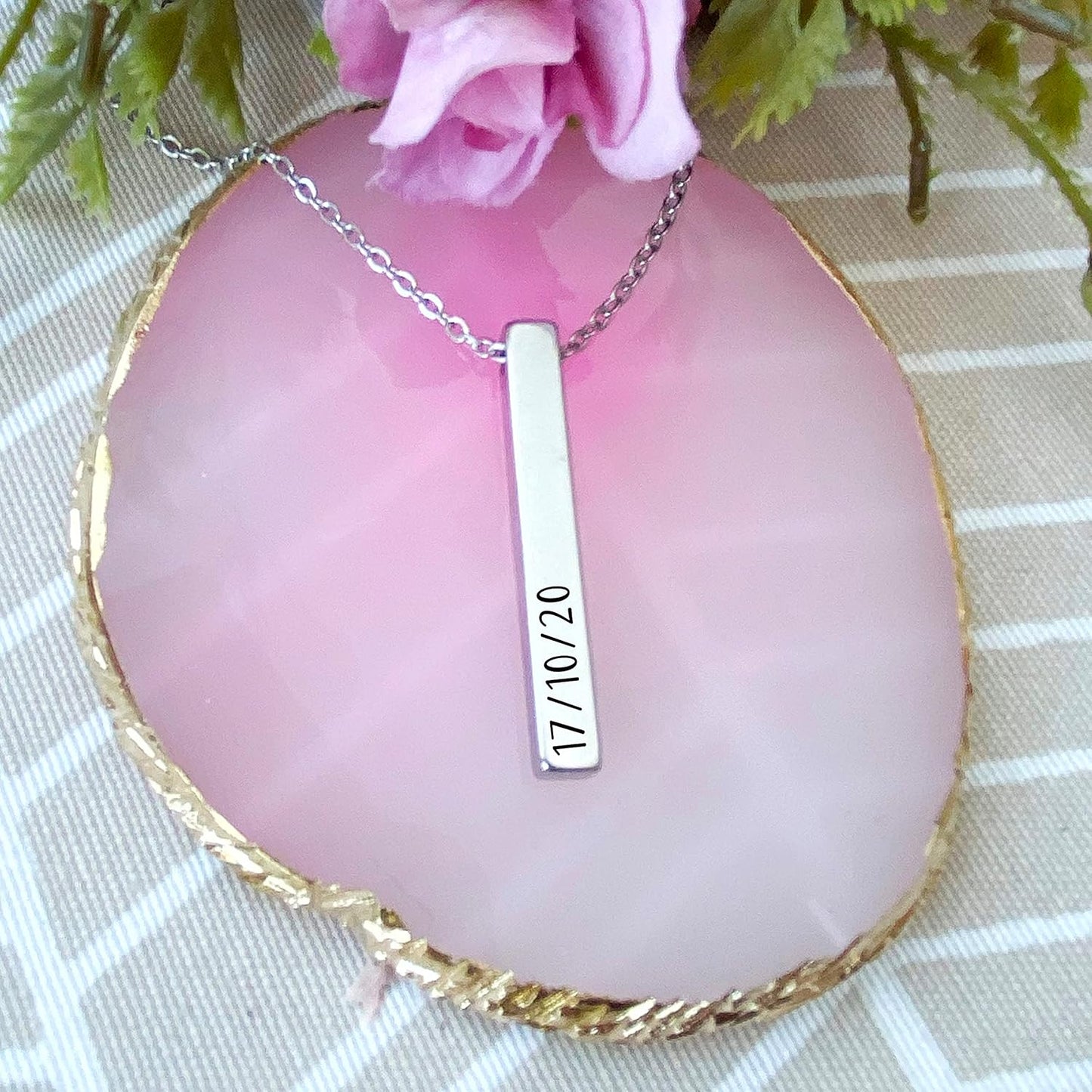 Gargantilla personalizada “Siempre contigo” – Un recuerdo grabado para siempre