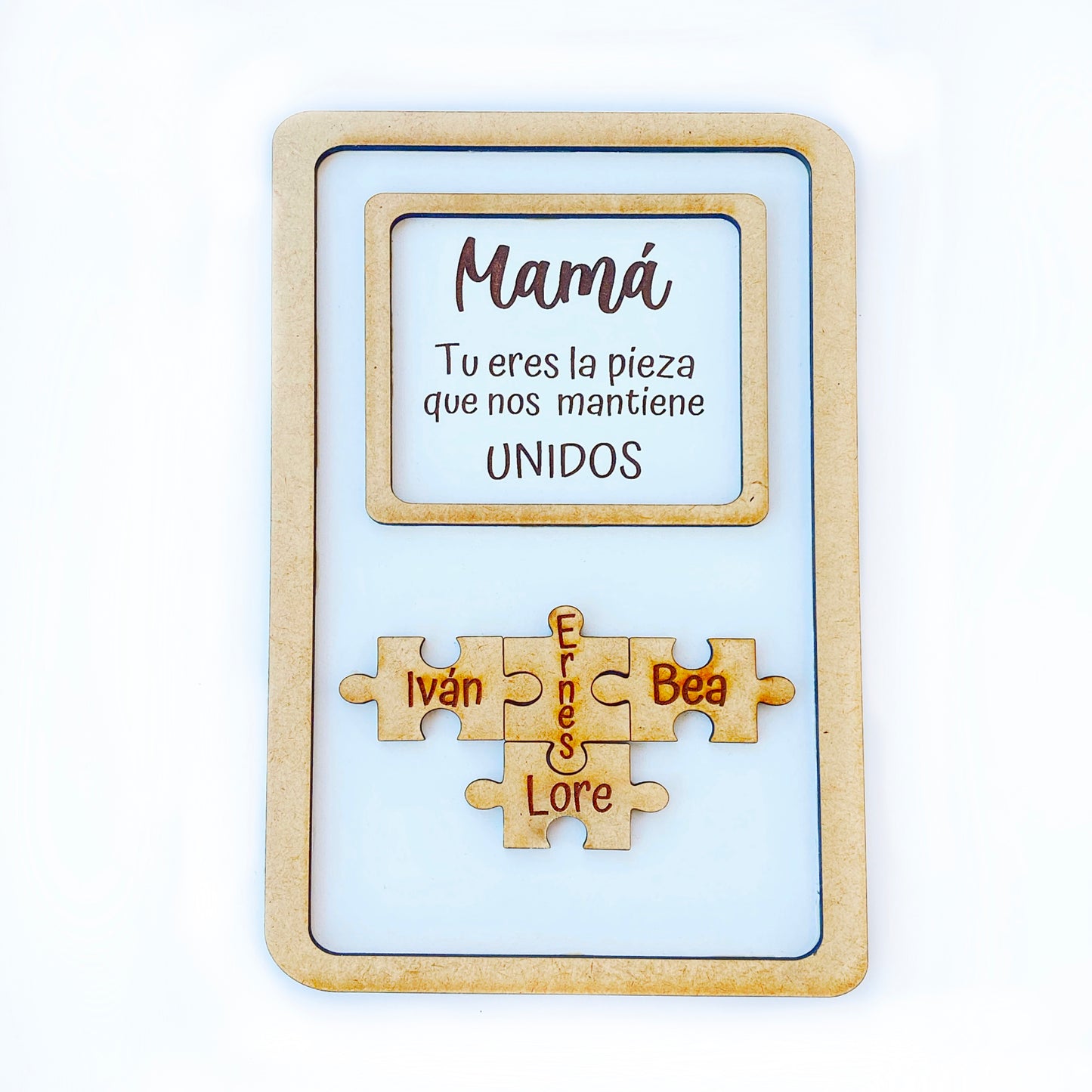 Handmade's Victim cuadro decorativo Mamá, Papá, abuela, abuelo, tu eres la pieza que nos une con nombres personalizados en piezas de puzzle.